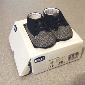 Adorable CHICCO baby crib shoes - ankle - size 170